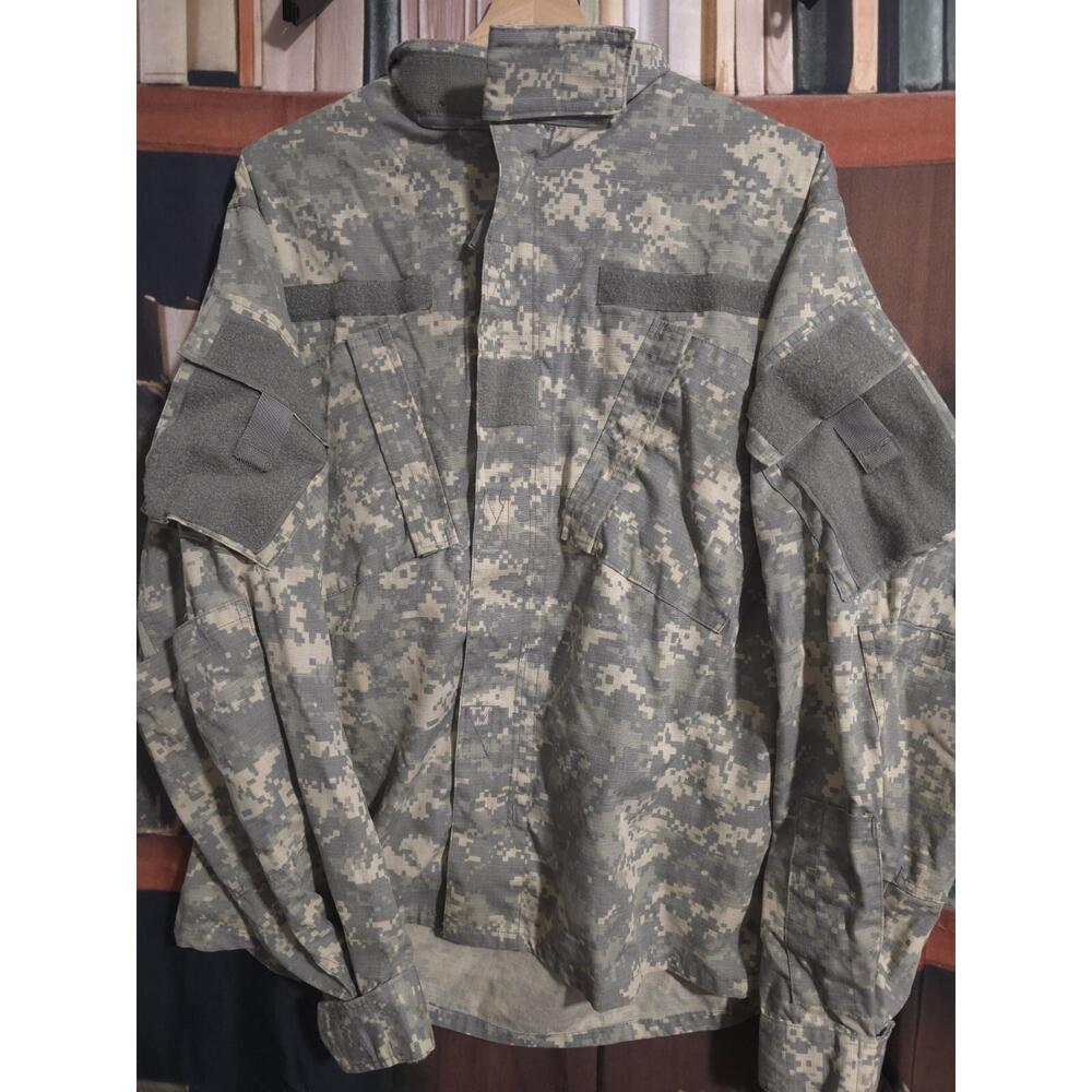 USED Military Light Weight Camo Zipper Front Closure Jacket Size M